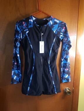 Womens Black and Blue Long-Sleeve One-Piece Rash Guard Swimsuit Size L